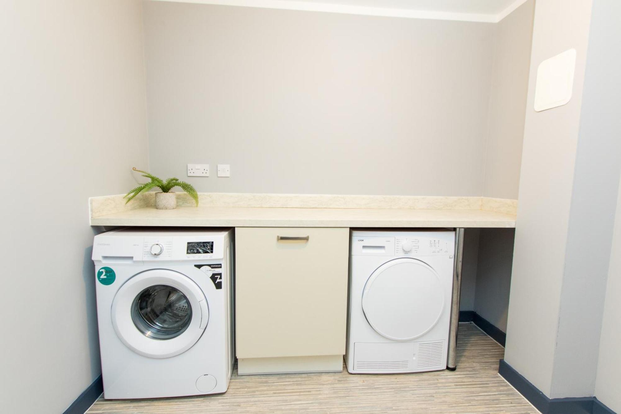 Free Parking 3 Bedroom House In Нотингам Екстериор снимка