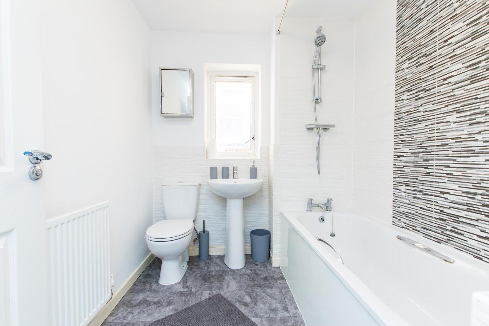 Free Parking 3 Bedroom House In Нотингам Екстериор снимка